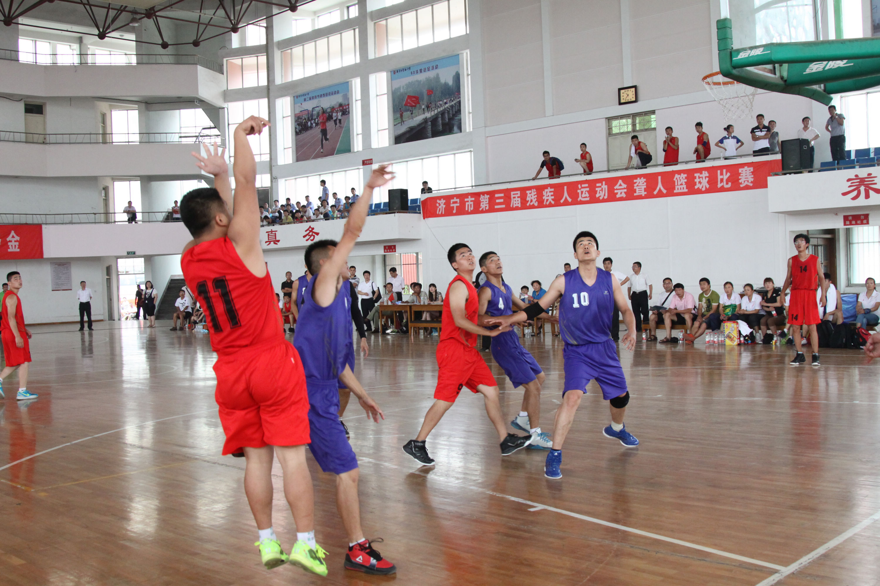 济宁市第三届残疾人运动会聋人篮球比赛现场